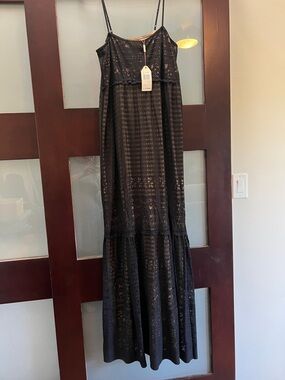 Max Studio Black w/Nude Lining Large